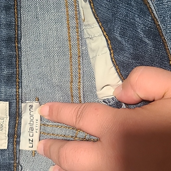 3/$15. Liz Claiborne ankle jeans size 14p - Picture 4 of 5